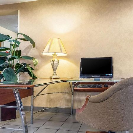 Econo Lodge Inn & Suites Evansville Stevenson Bagian luar foto