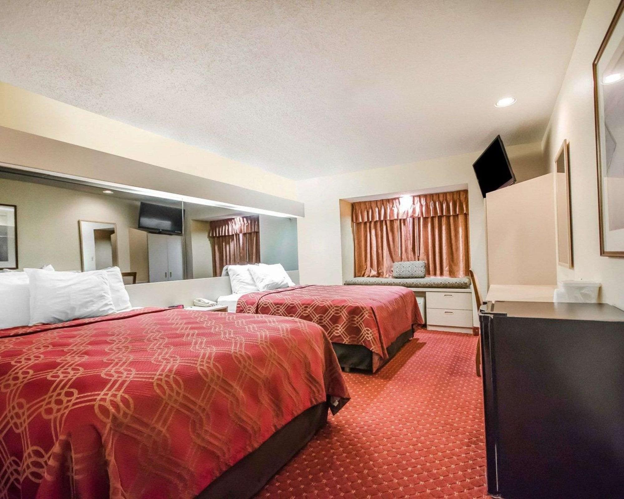 Econo Lodge Inn & Suites Evansville Stevenson Bagian luar foto