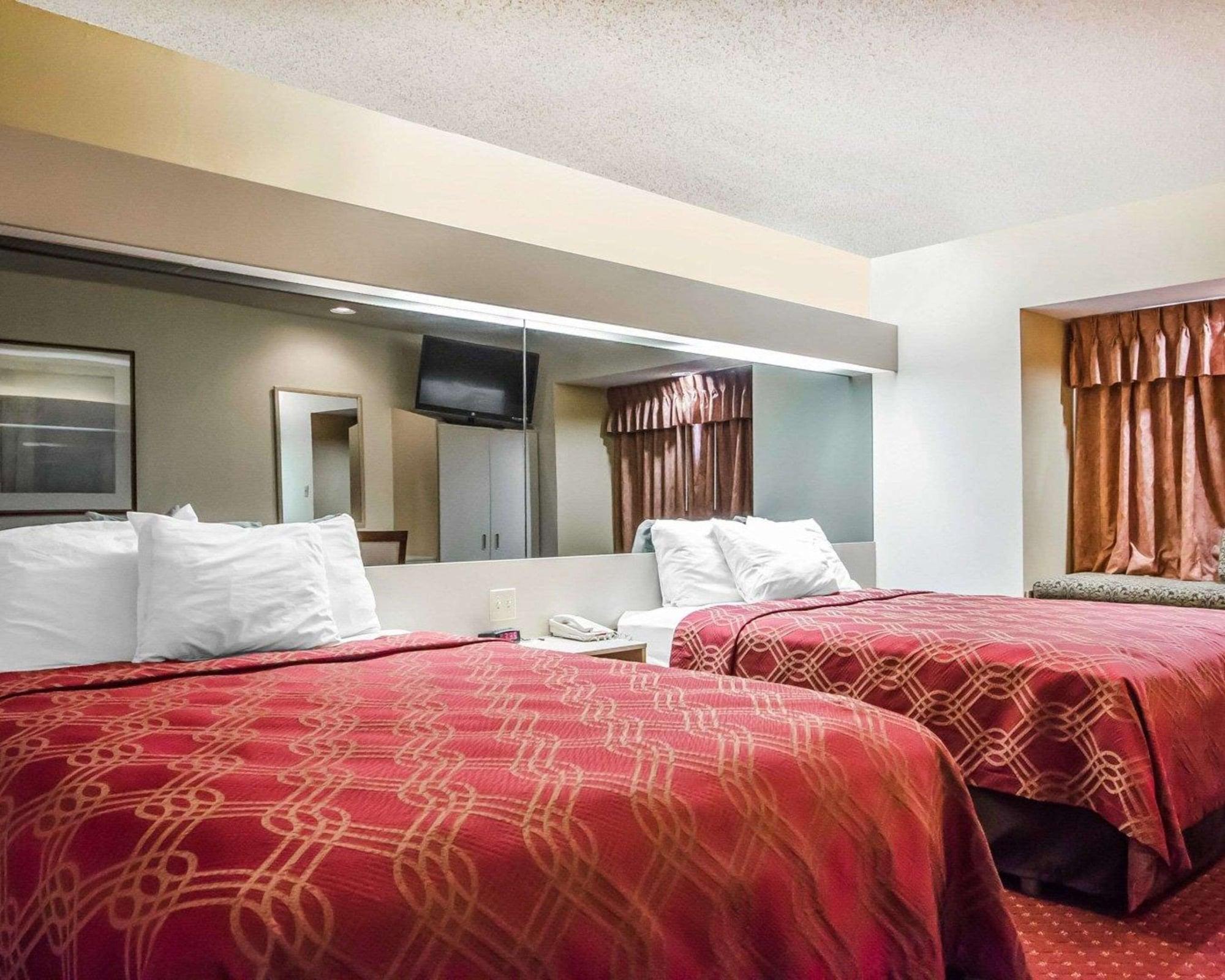 Econo Lodge Inn & Suites Evansville Stevenson Bagian luar foto