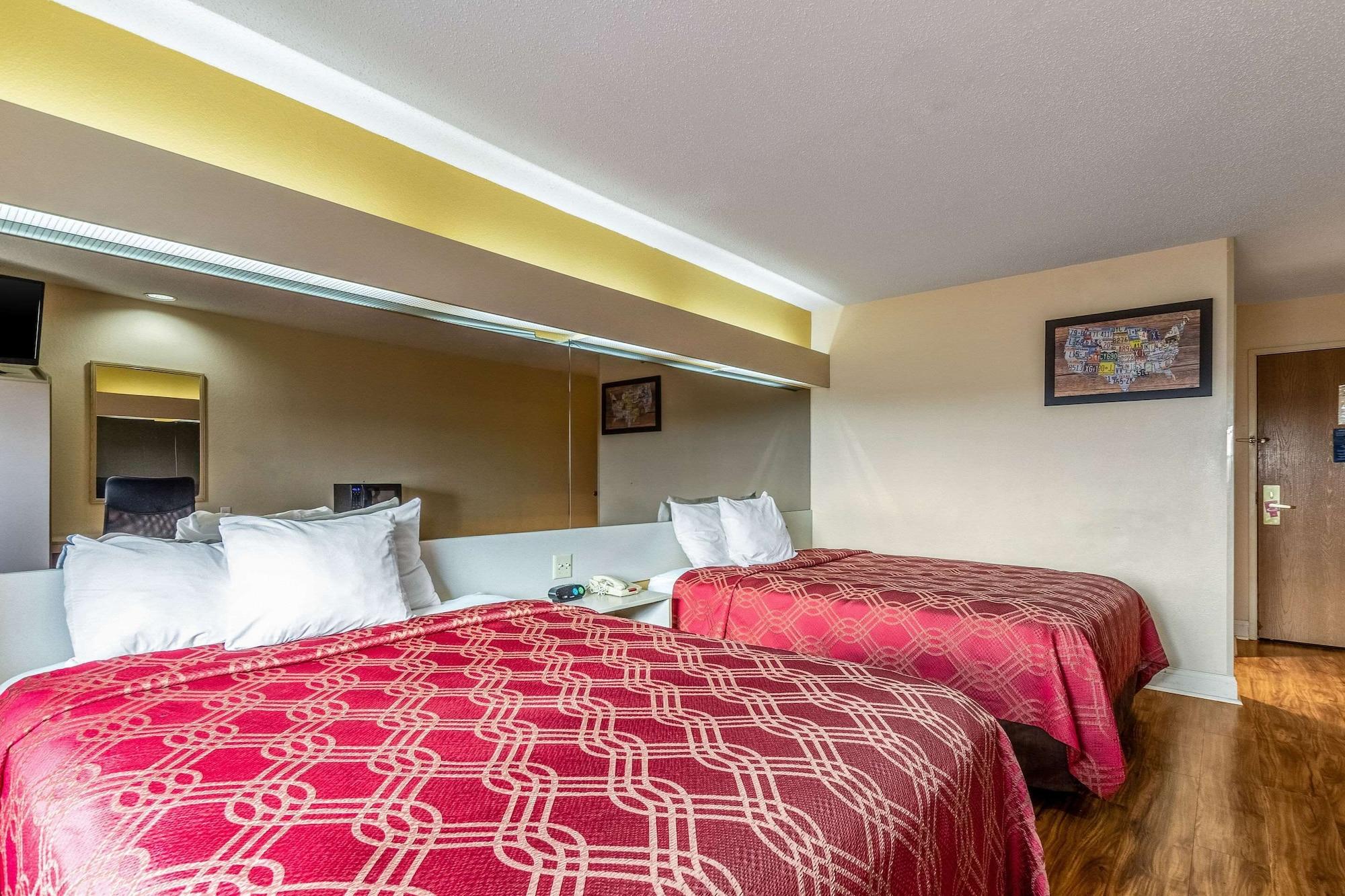 Econo Lodge Inn & Suites Evansville Stevenson Bagian luar foto