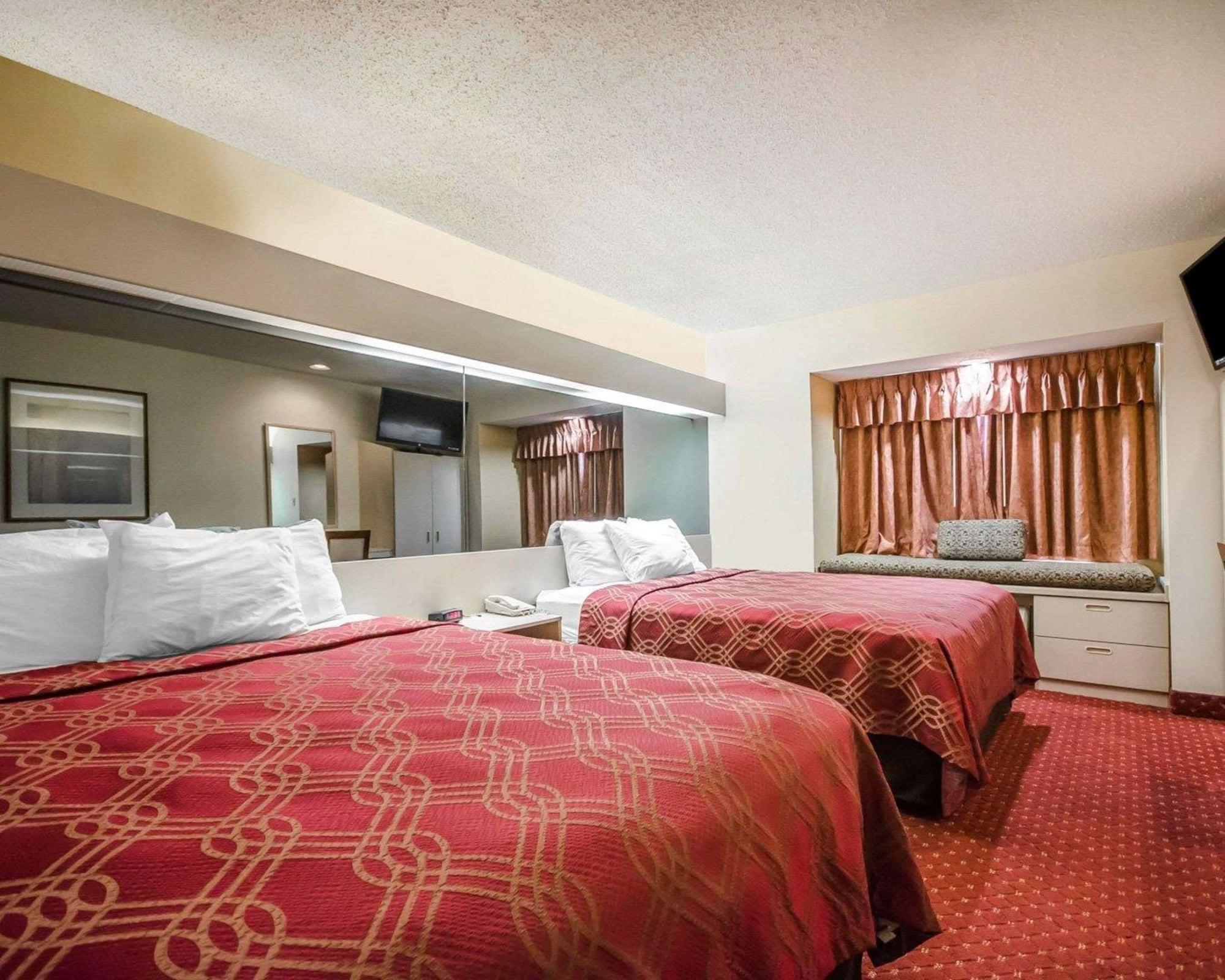 Econo Lodge Inn & Suites Evansville Stevenson Bagian luar foto