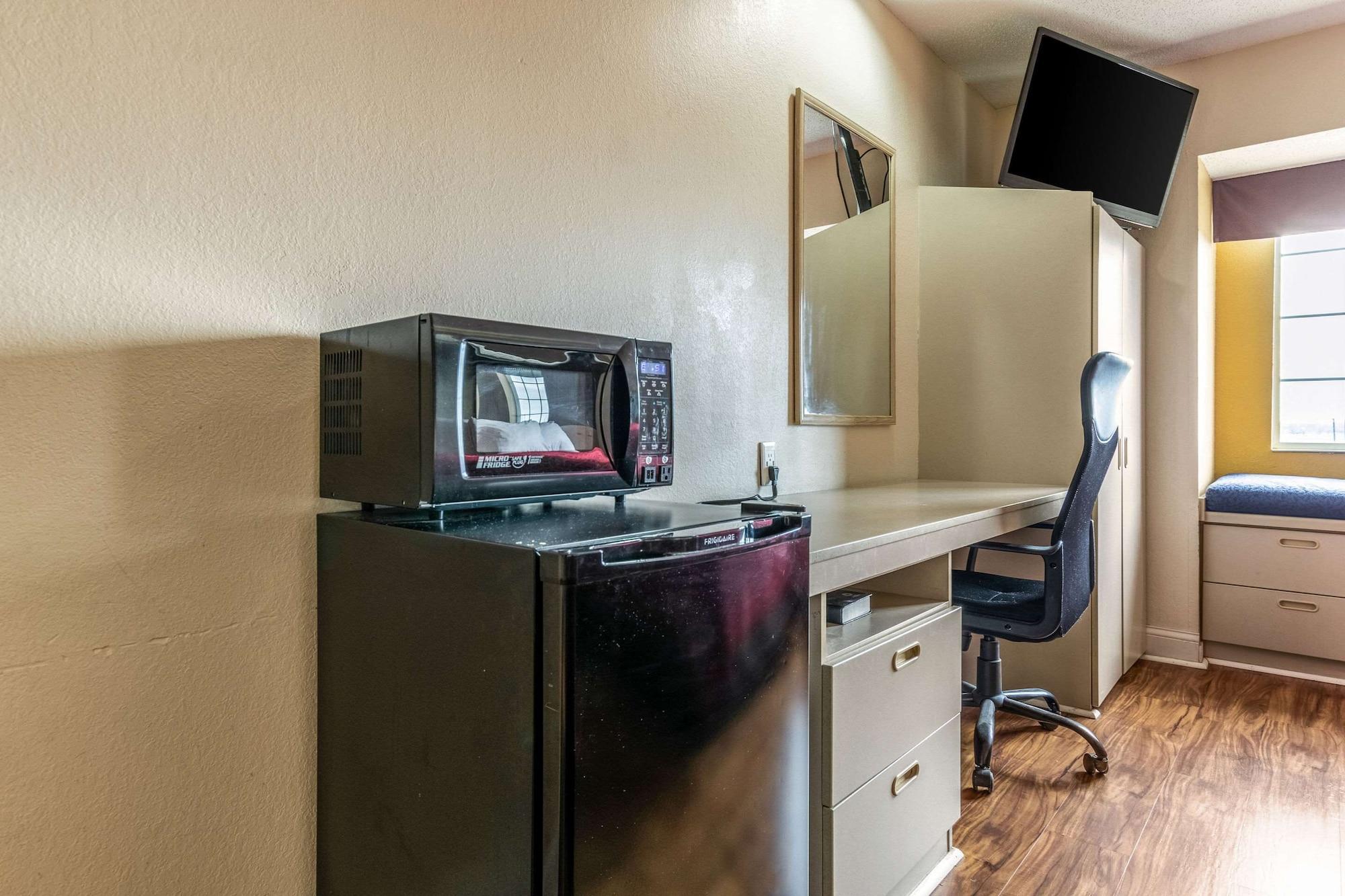 Econo Lodge Inn & Suites Evansville Stevenson Bagian luar foto