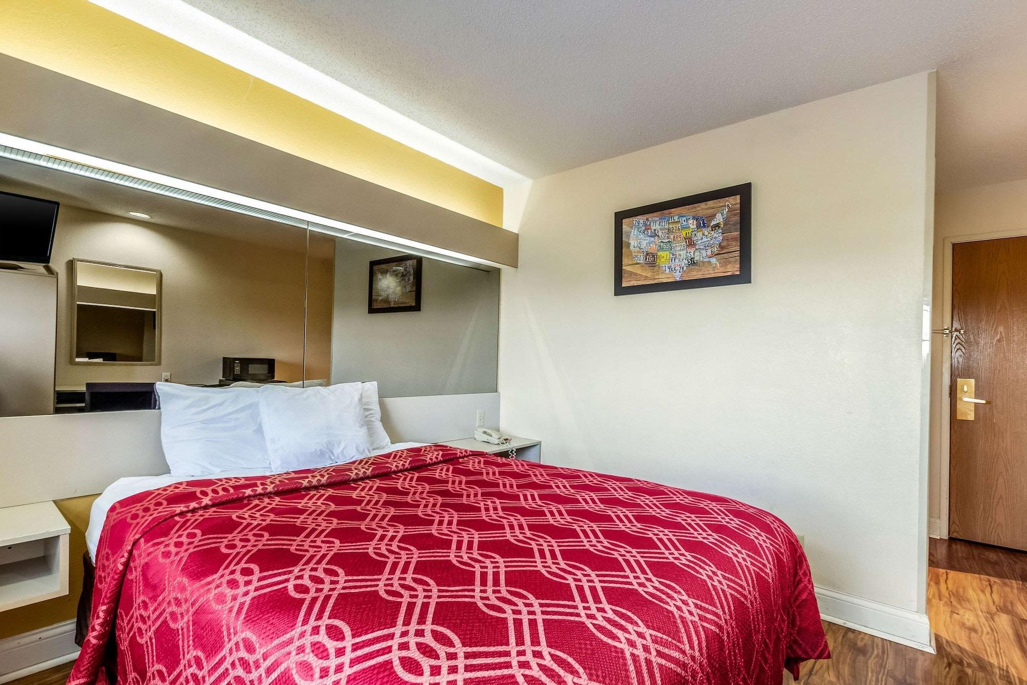 Econo Lodge Inn & Suites Evansville Stevenson Bagian luar foto
