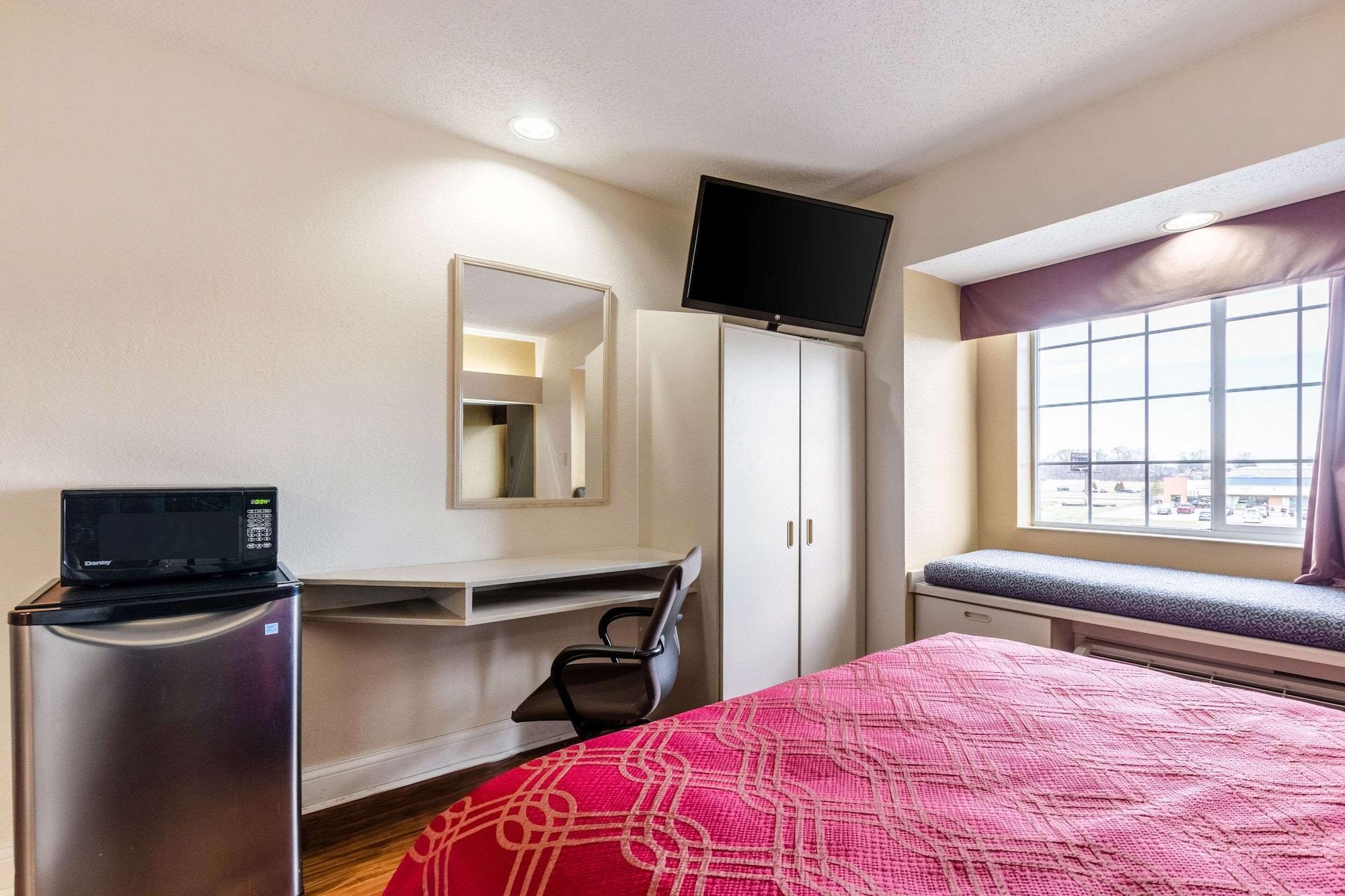 Econo Lodge Inn & Suites Evansville Stevenson Bagian luar foto