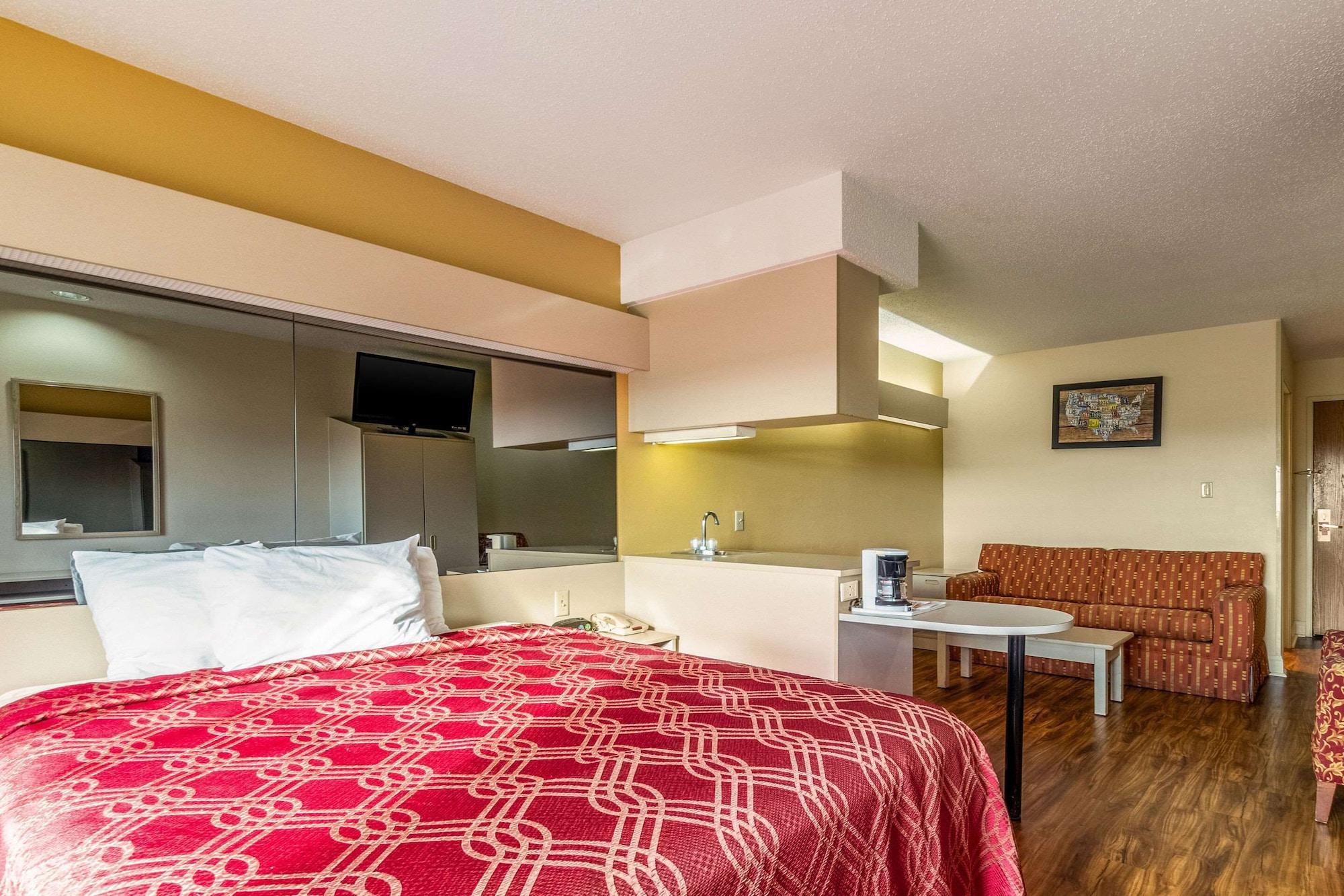 Econo Lodge Inn & Suites Evansville Stevenson Bagian luar foto