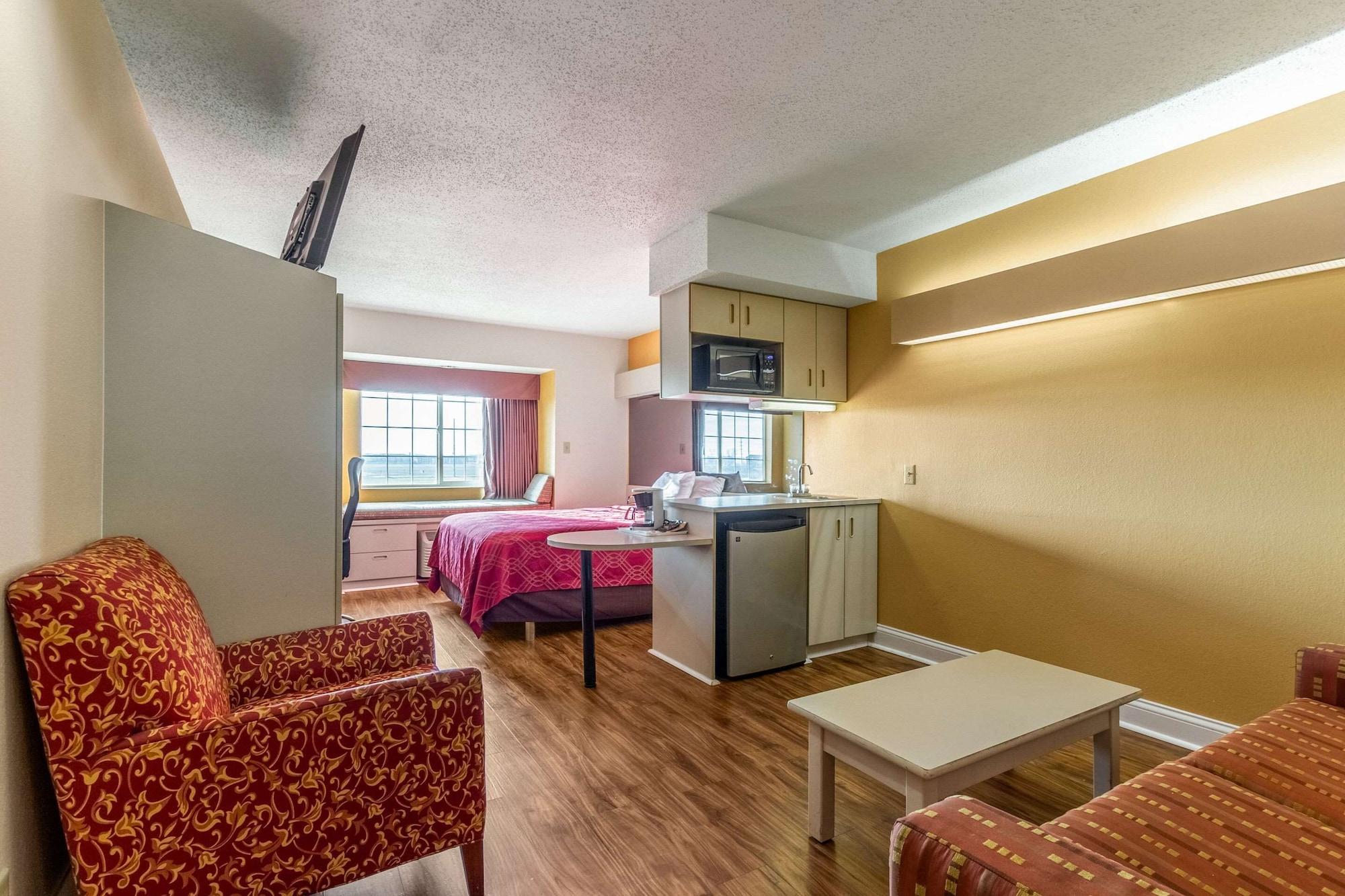 Econo Lodge Inn & Suites Evansville Stevenson Bagian luar foto