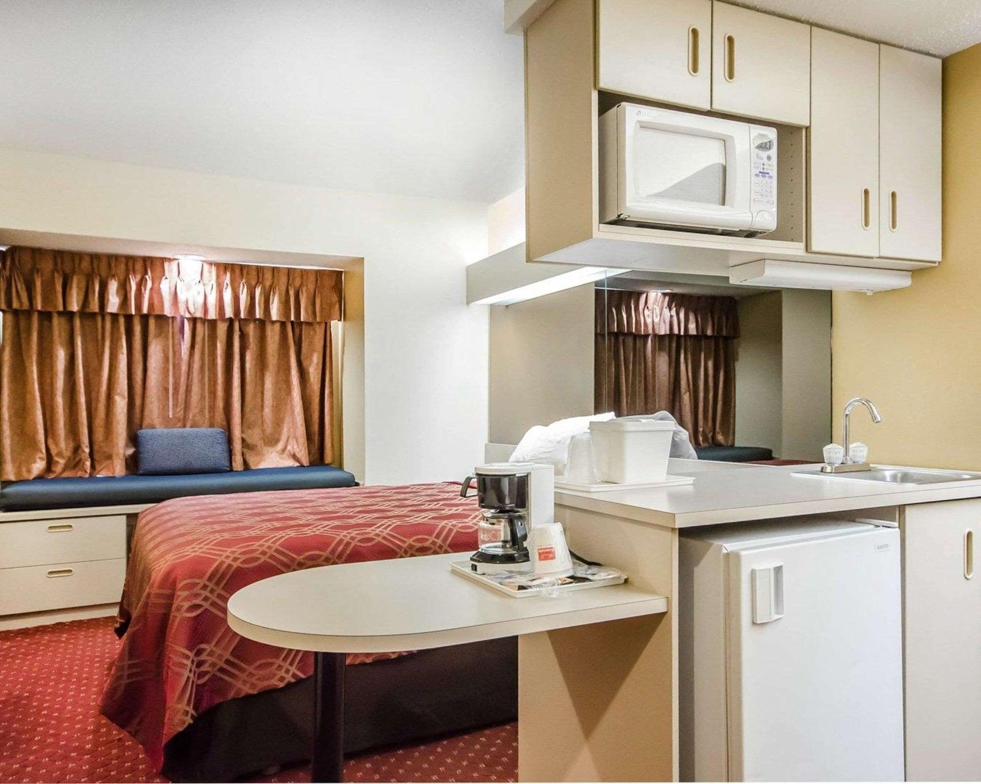 Econo Lodge Inn & Suites Evansville Stevenson Bagian luar foto