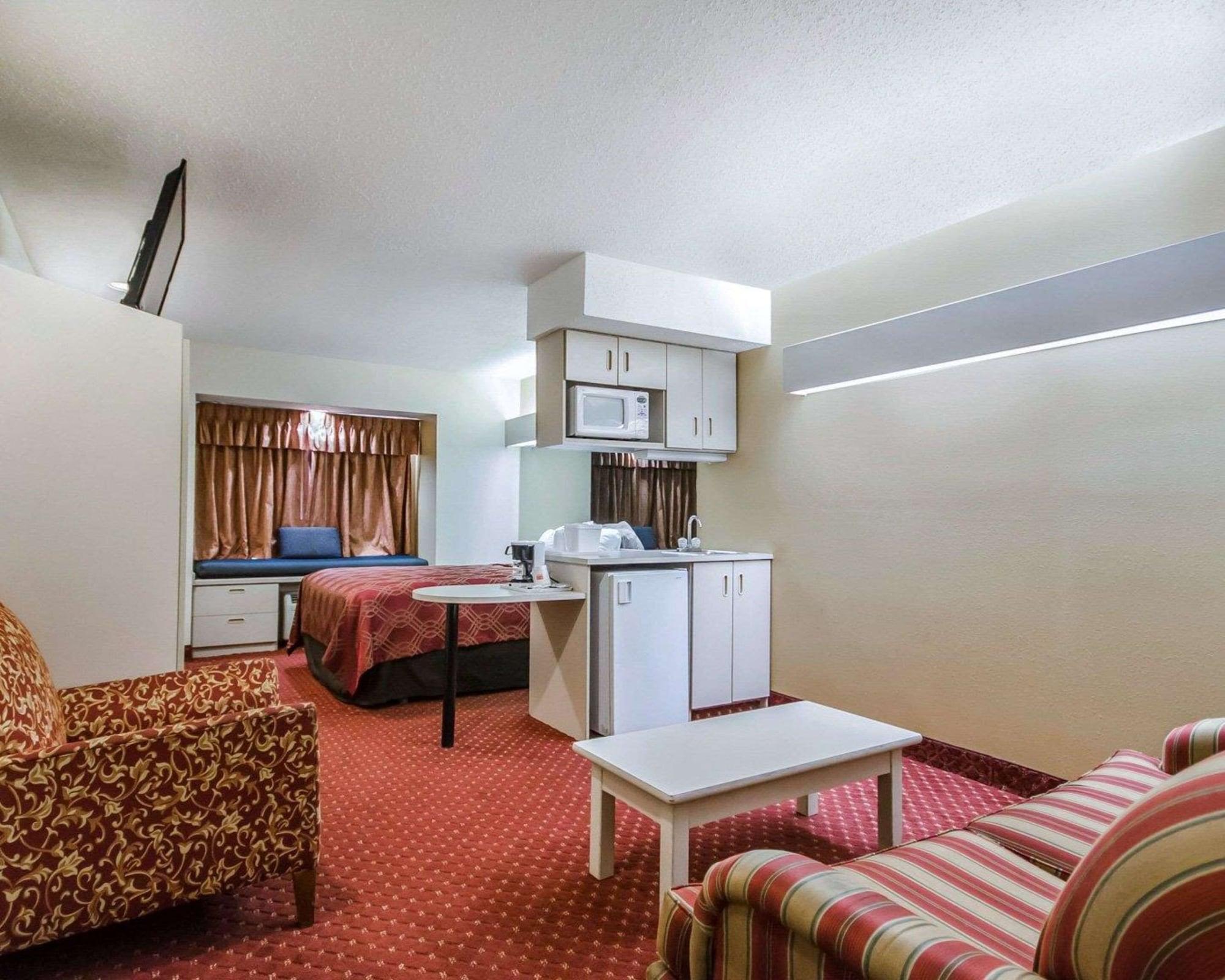 Econo Lodge Inn & Suites Evansville Stevenson Bagian luar foto