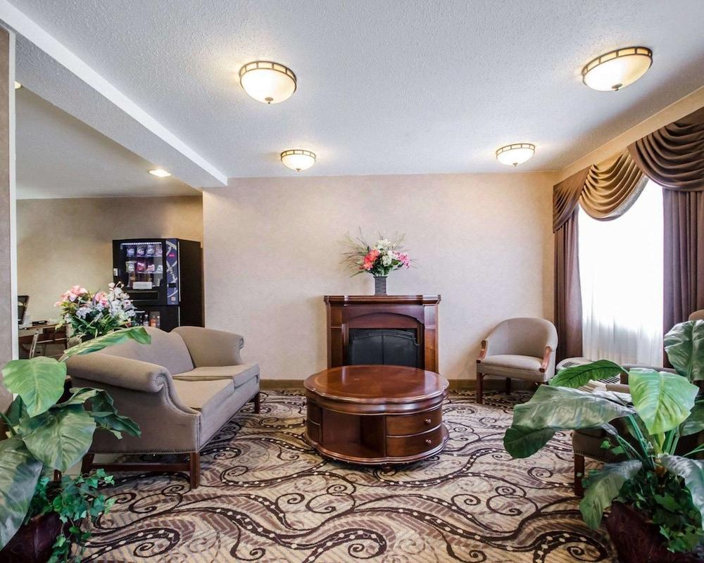 Econo Lodge Inn & Suites Evansville Stevenson Bagian luar foto