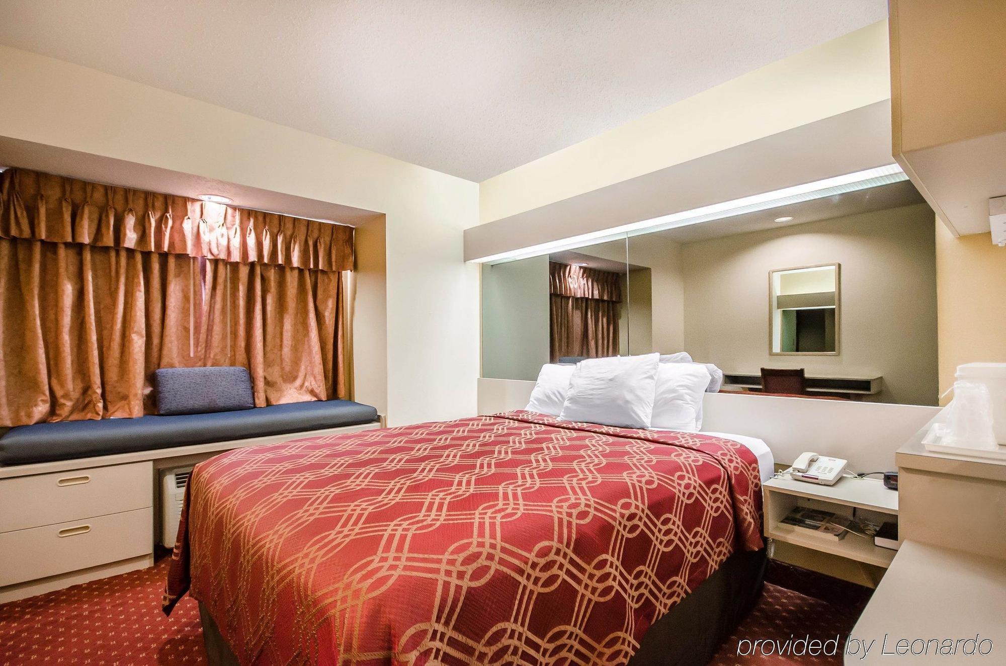 Econo Lodge Inn & Suites Evansville Stevenson Bagian luar foto