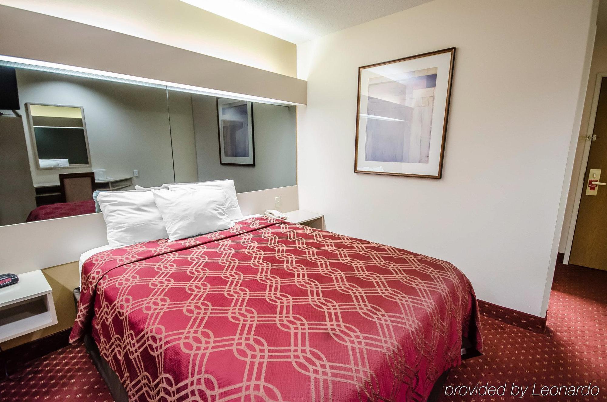 Econo Lodge Inn & Suites Evansville Stevenson Bagian luar foto