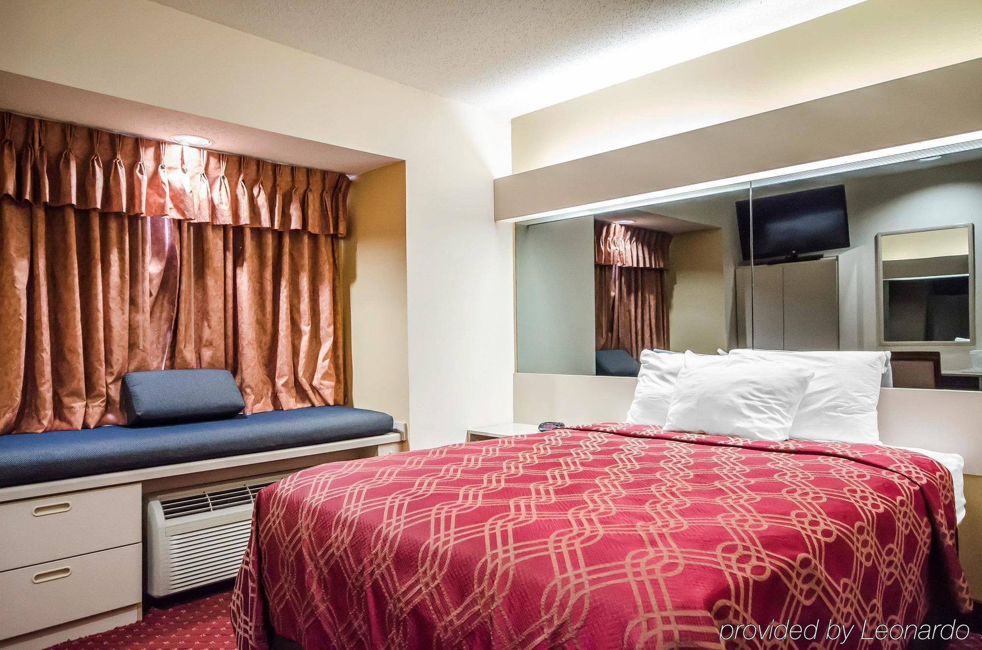 Econo Lodge Inn & Suites Evansville Stevenson Bagian luar foto