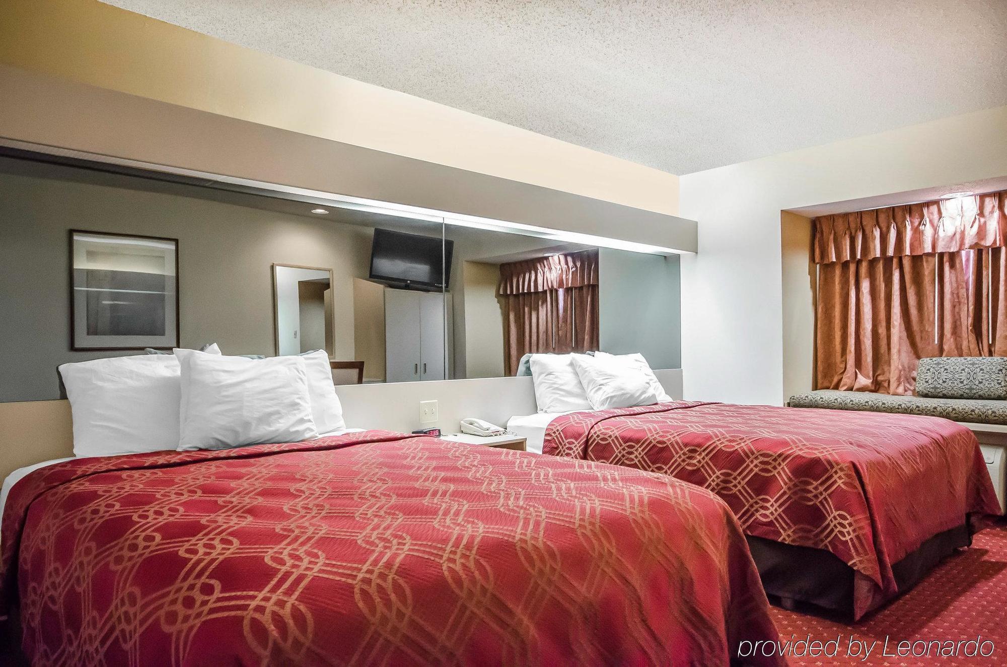 Econo Lodge Inn & Suites Evansville Stevenson Bagian luar foto