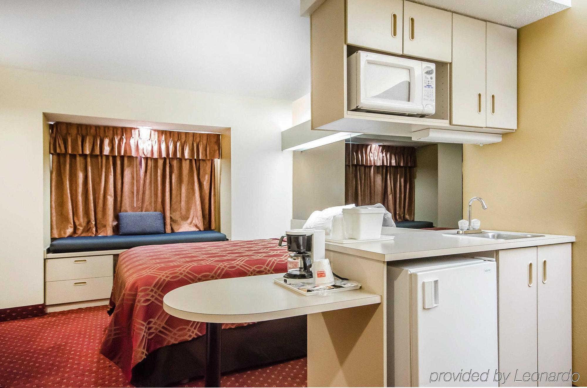 Econo Lodge Inn & Suites Evansville Stevenson Bagian luar foto