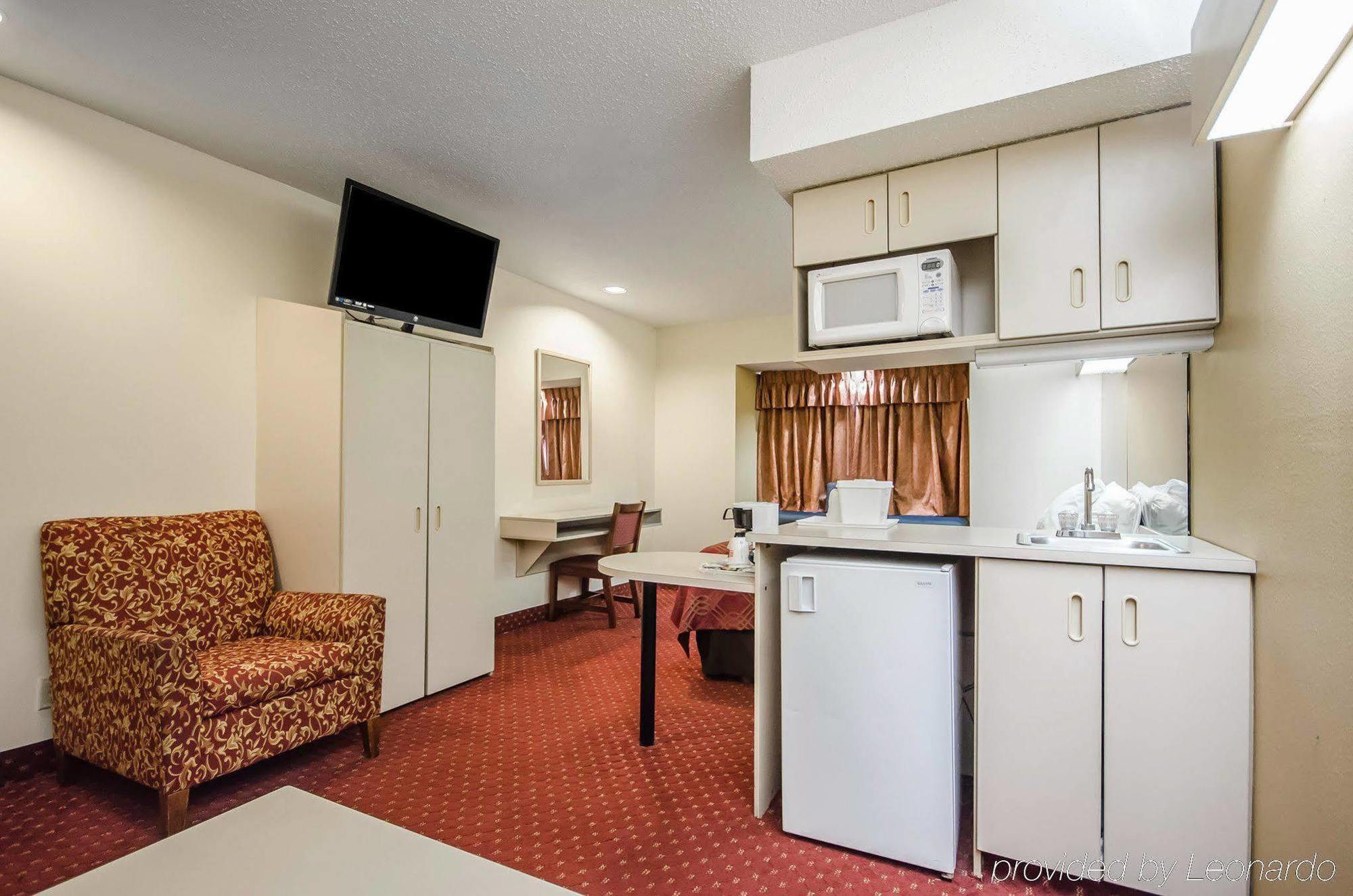 Econo Lodge Inn & Suites Evansville Stevenson Bagian luar foto