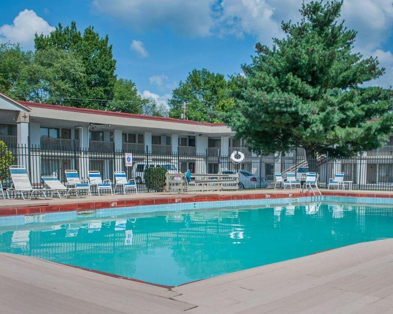 Econo Lodge Inn & Suites Evansville Stevenson Bagian luar foto