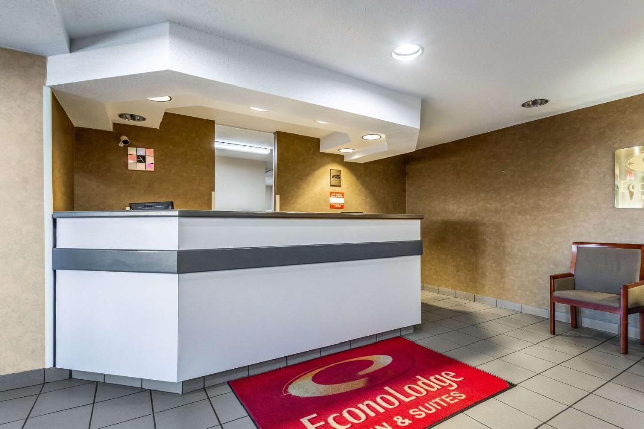 Econo Lodge Inn & Suites Evansville Stevenson Bagian luar foto