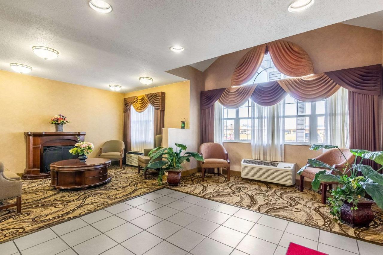 Econo Lodge Inn & Suites Evansville Stevenson Bagian luar foto