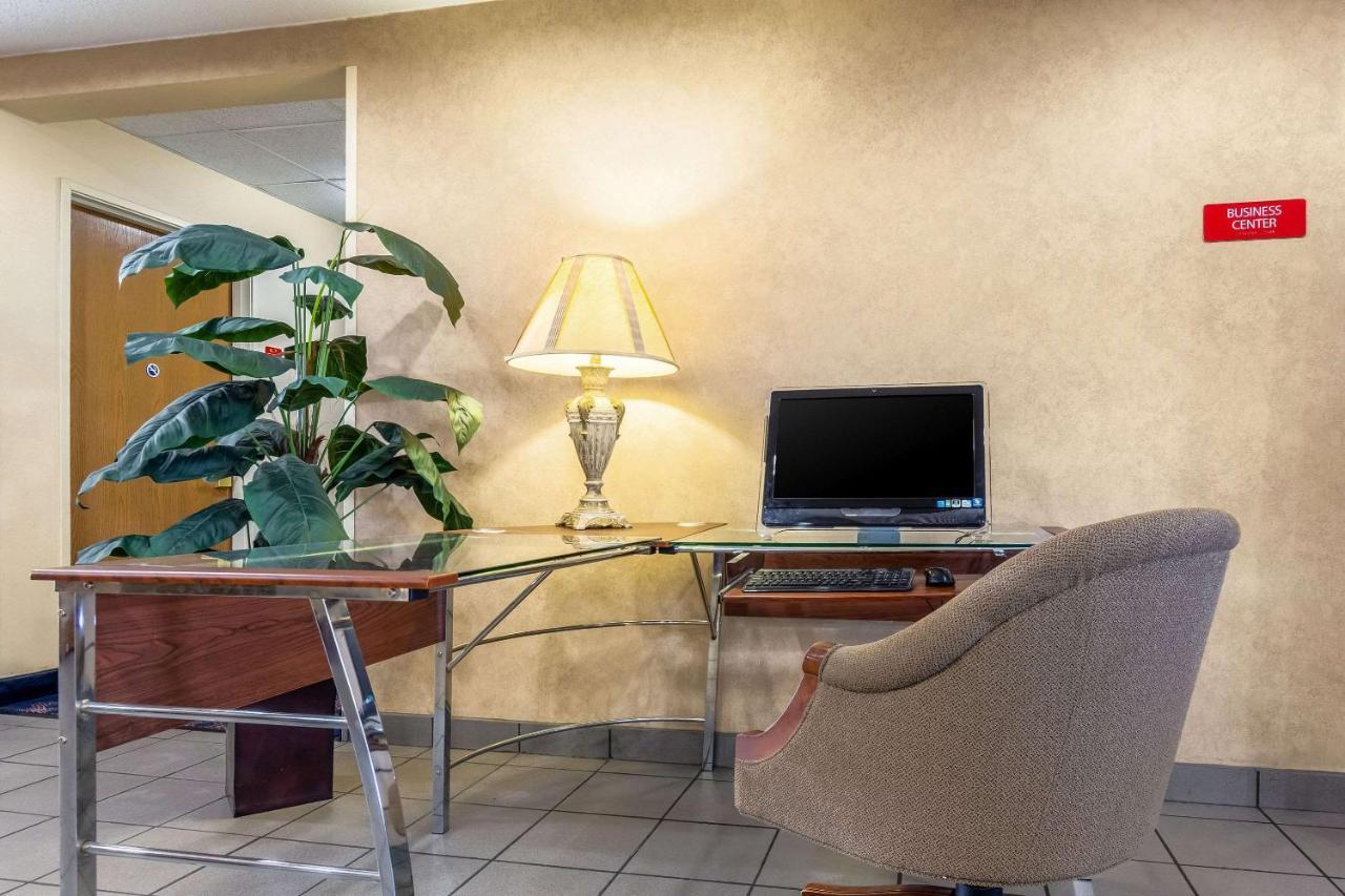 Econo Lodge Inn & Suites Evansville Stevenson Bagian luar foto
