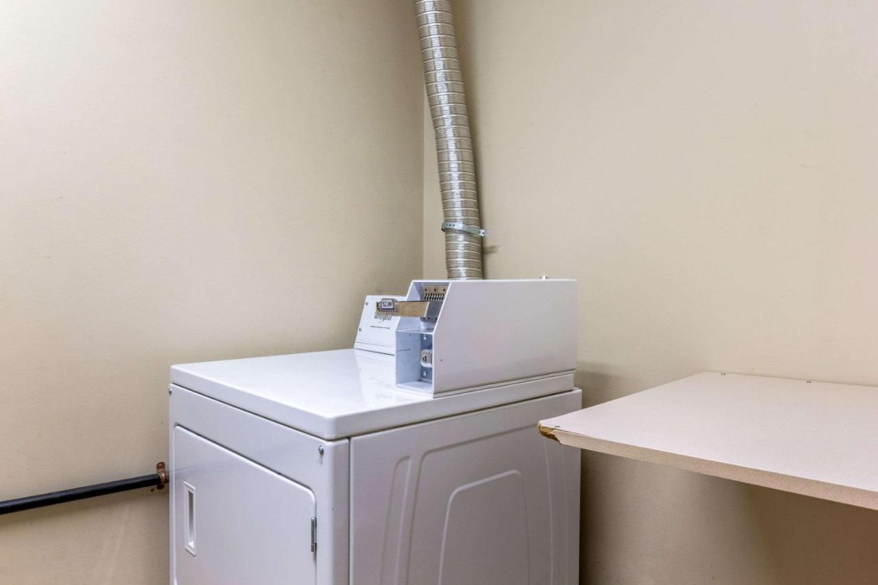 Econo Lodge Inn & Suites Evansville Stevenson Bagian luar foto