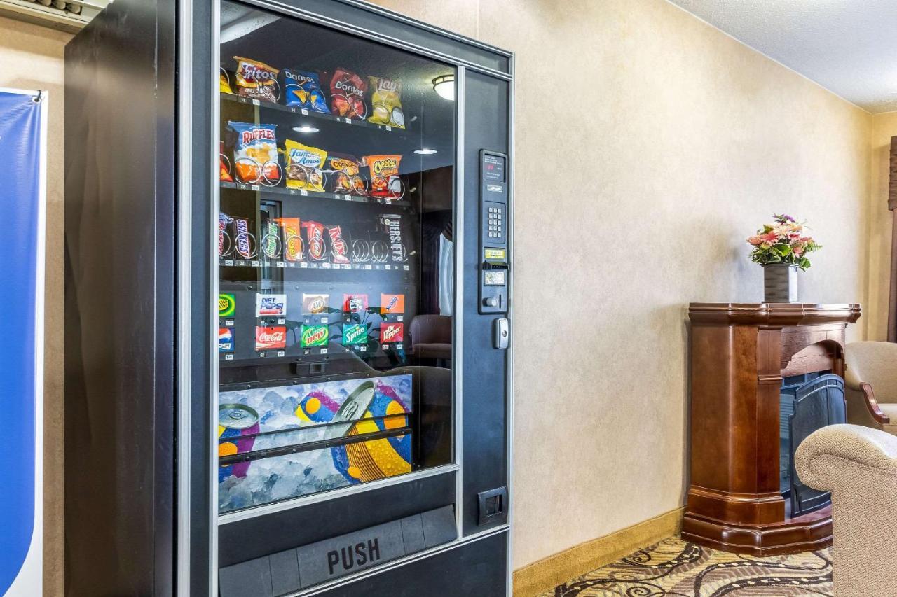 Econo Lodge Inn & Suites Evansville Stevenson Bagian luar foto